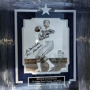 Roger Staubach signed 8x10 photo framed